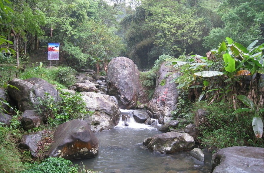 万绿湖畔镜花缘、桂山好汉顶、龙源温泉、燃放烟花 2天经典游
