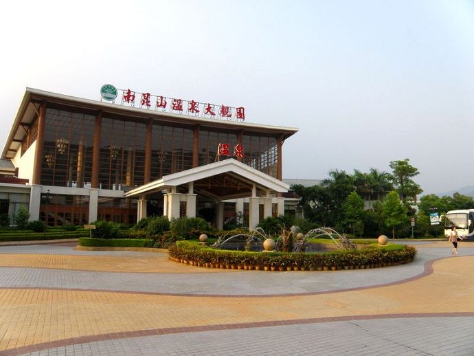 龙门温泉大观园